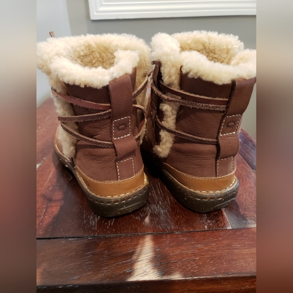 UGG Caspian Sued Boot - Picture 5 of 7